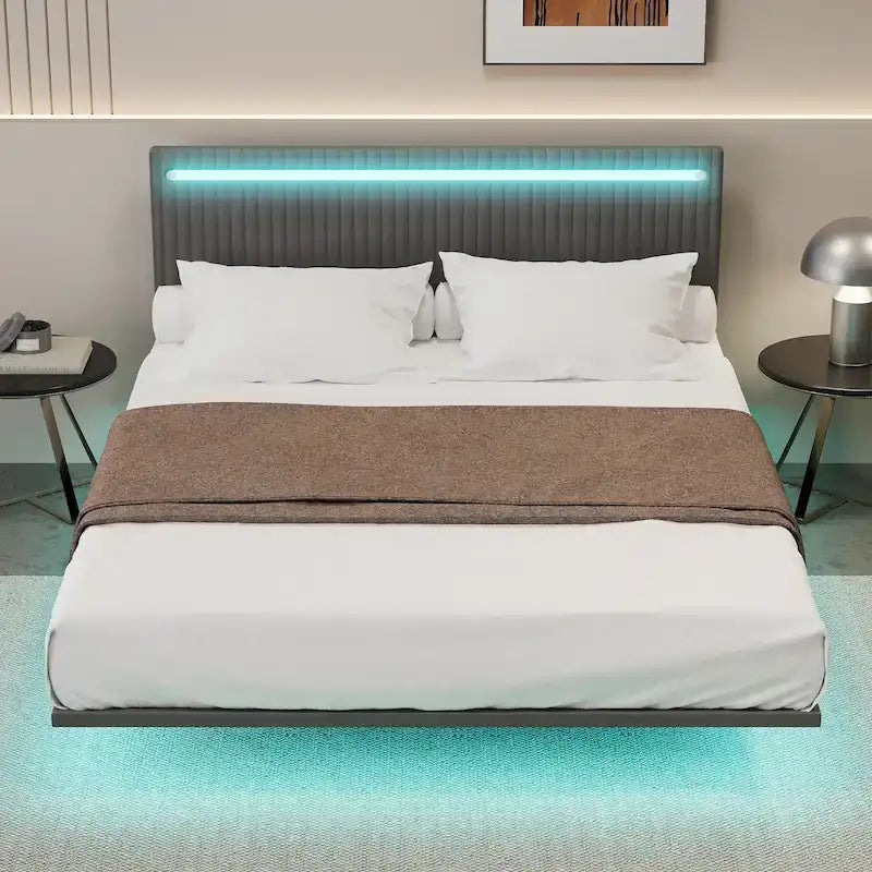 Struttura letto a piattaforma flottante Full/Queen con rivestimento in velluto e testiera trapuntata a canali