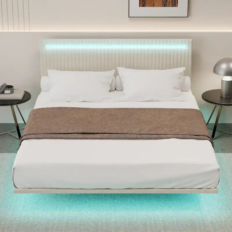 Struttura letto a piattaforma flottante Full/Queen con rivestimento in velluto e testiera trapuntata a canali