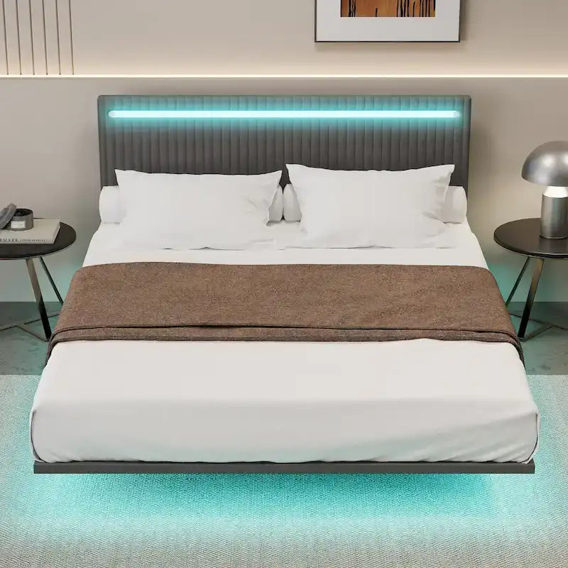 Struttura letto a piattaforma flottante Full/Queen con rivestimento in velluto e testiera trapuntata a canali