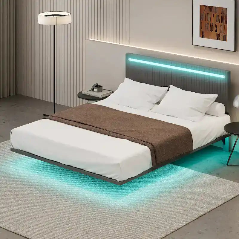 Struttura letto a piattaforma flottante Full/Queen con rivestimento in velluto e testiera trapuntata a canali