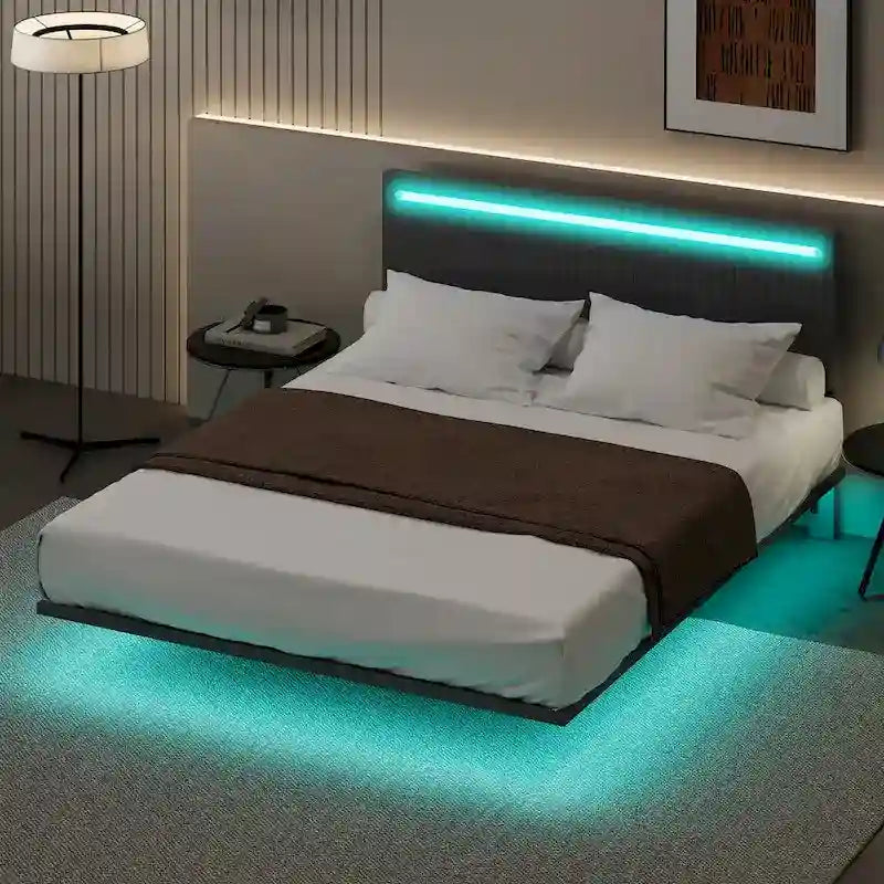 Struttura letto a piattaforma flottante Full/Queen con rivestimento in velluto e testiera trapuntata a canali