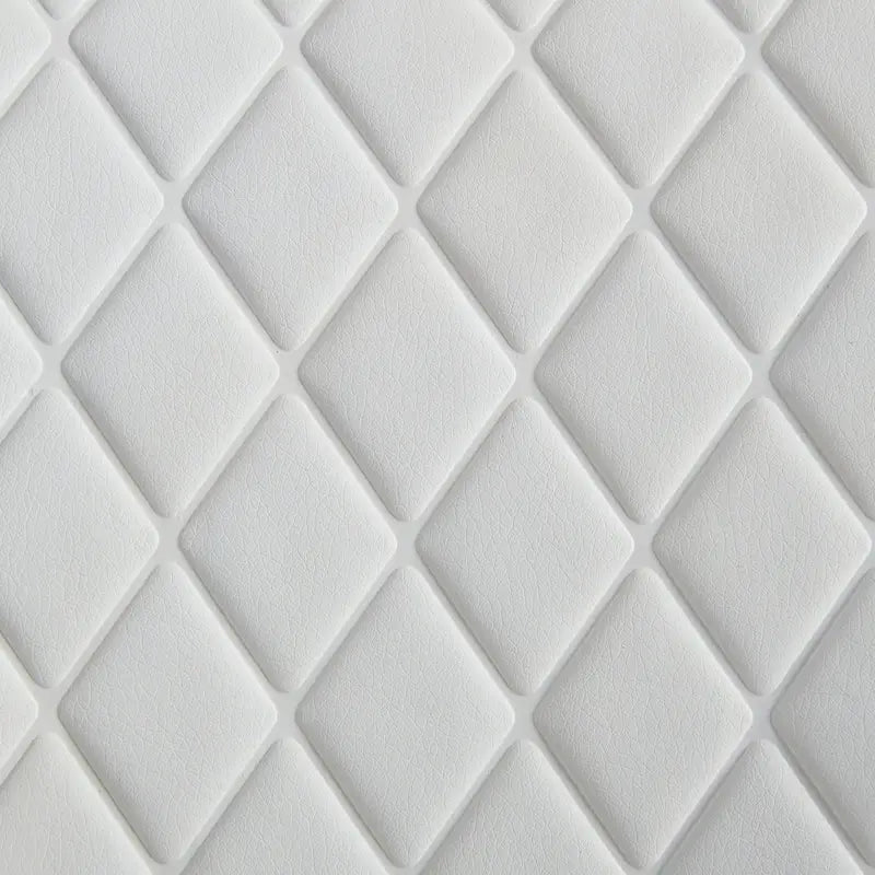 Poltrona girevole accentata in similpelle
